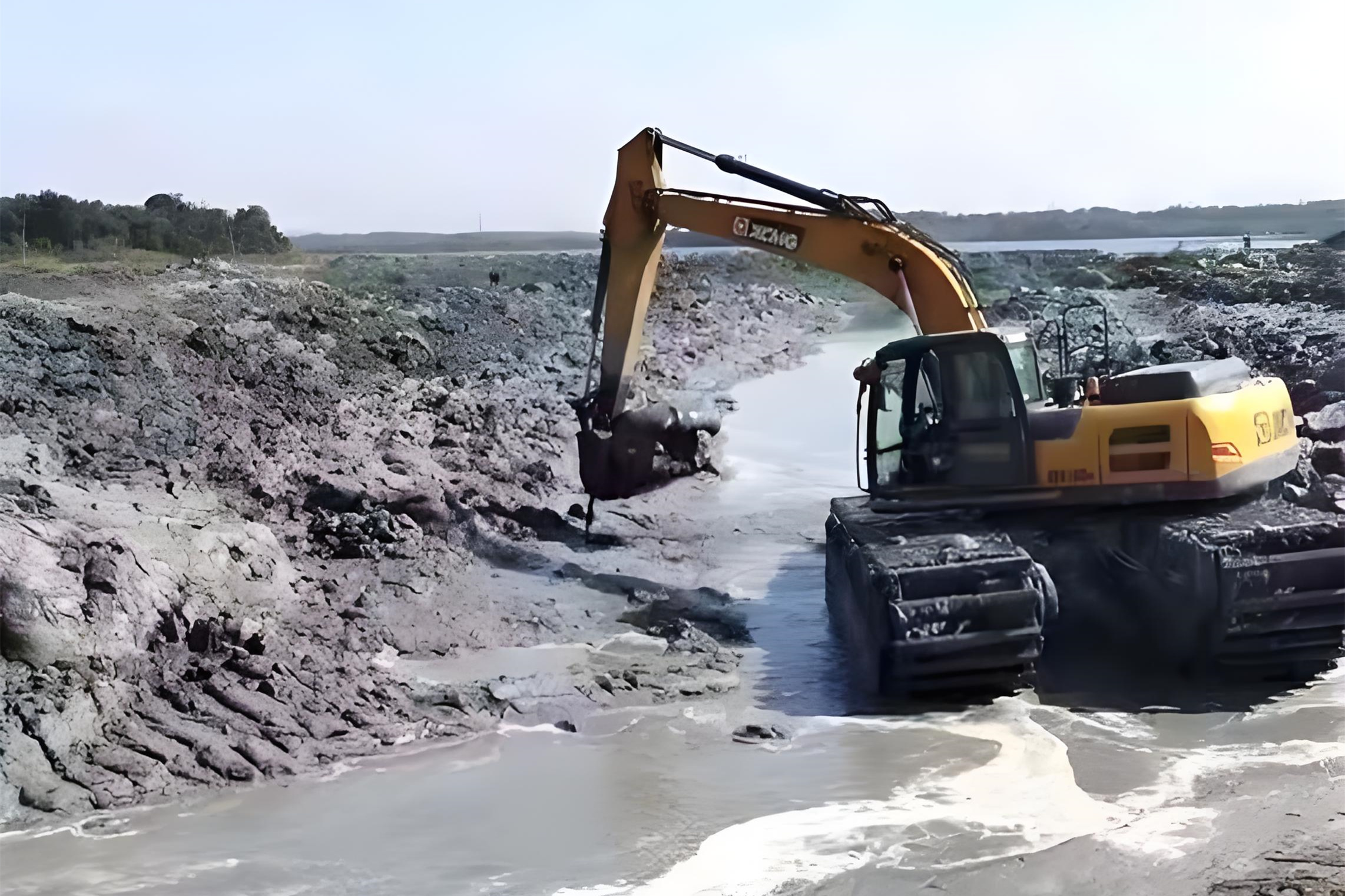 河南水挖清淤團(tuán)隊(duì)泓樺錦嘉-挖淤泥用什么機(jī)械好？