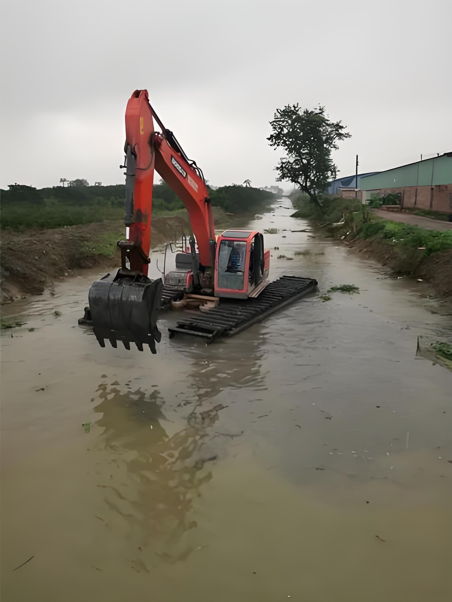 四川自貢挖機(jī)清淤施工隊(duì) - 水上挖機(jī)清淤能處理含有水草的淤泥嗎？
