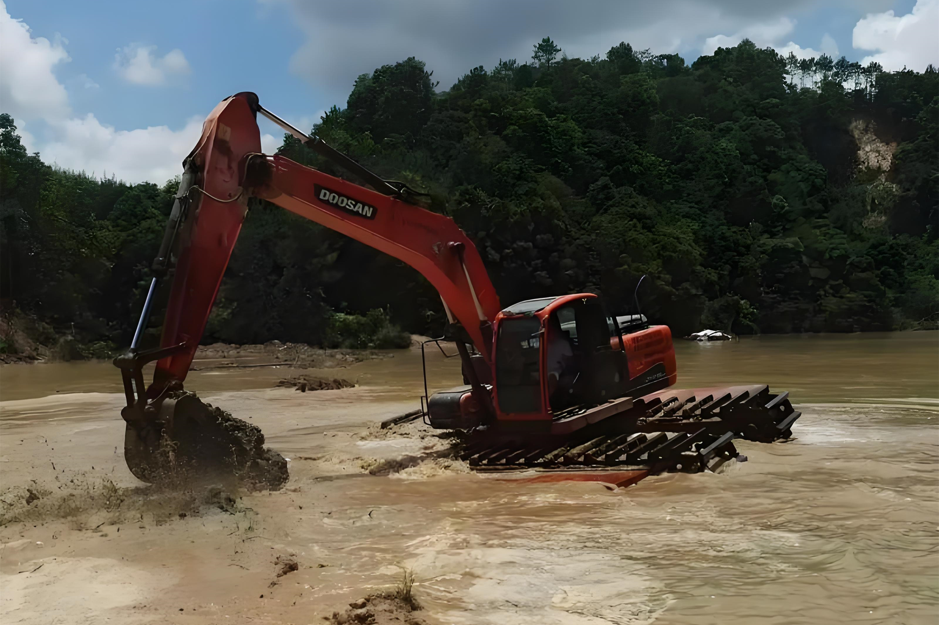 浙江杭州挖機(jī)清淤施工隊(duì)-沼澤地清淤需要先排水嗎？