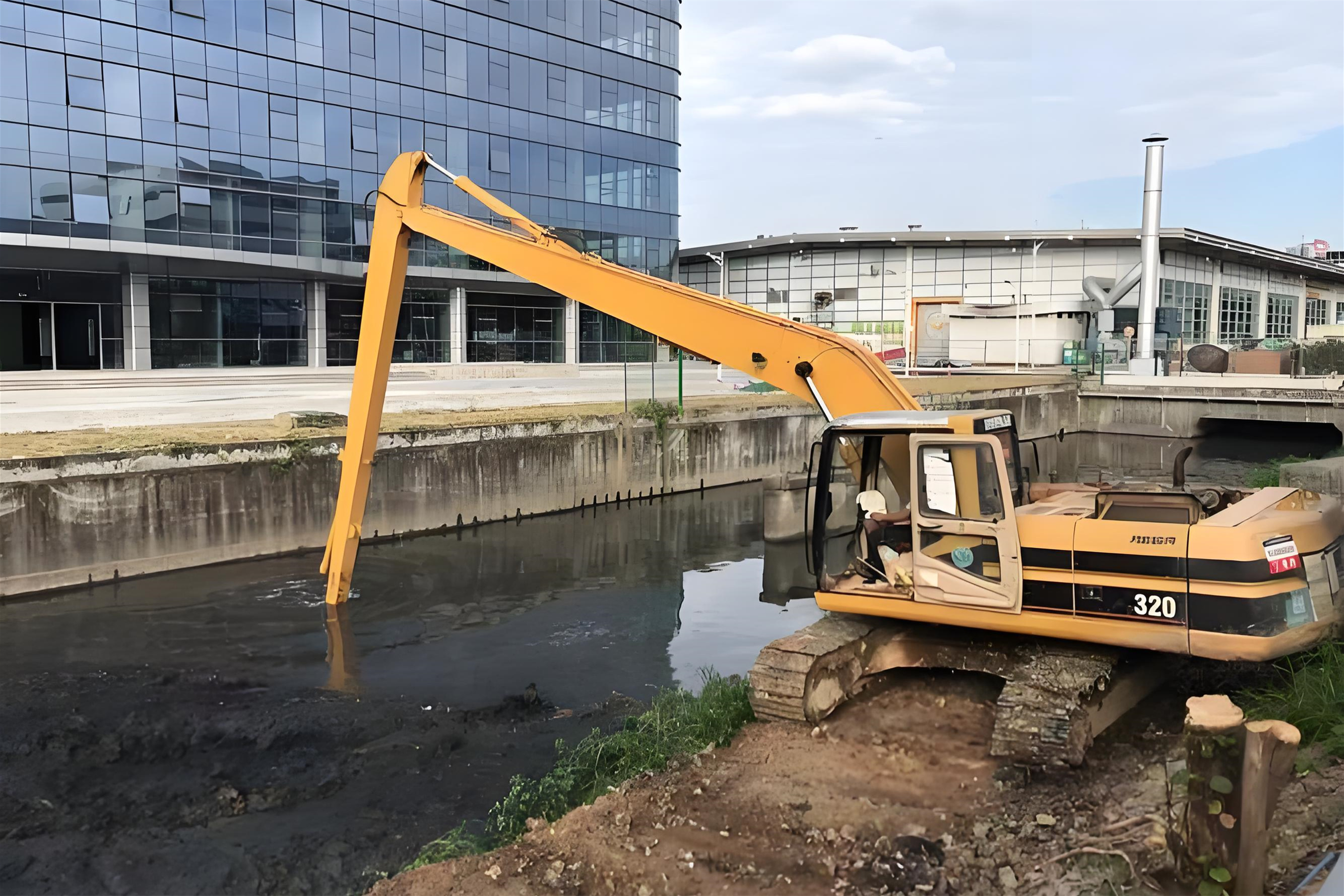 北京豐臺(tái)區(qū)水上挖機(jī)清淤隊(duì)-沼澤地清淤后土壤如何處理？