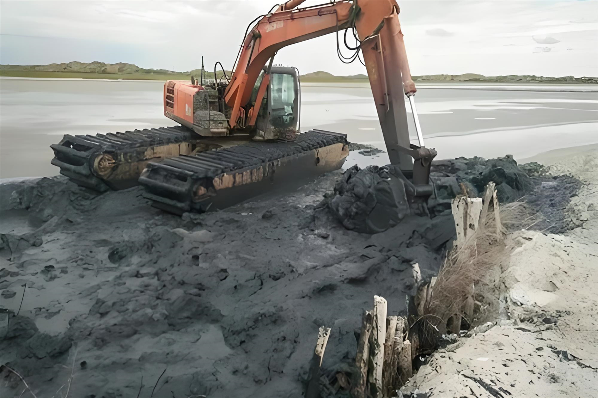 北京昌平區(qū)水上挖機(jī)清淤隊(duì)-挖機(jī)清淤效率受哪些因素影響？