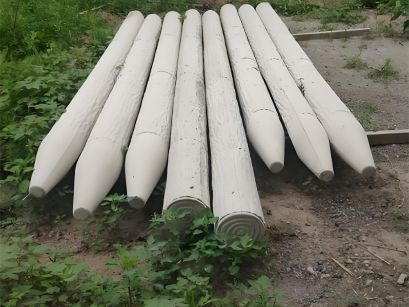 水泥樁批發(fā)廠家泓樺錦嘉-水泥仿木樁適合哪些場景使用？