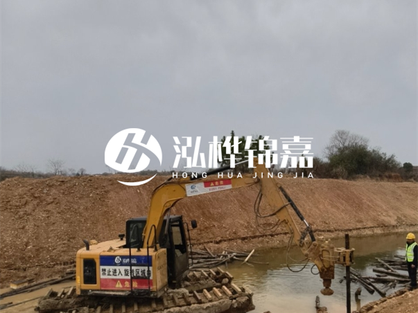 松木樁批發(fā)廠家泓樺錦嘉-河道駁岸樁選松木還是杉木更經(jīng)濟(jì)？