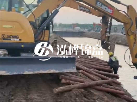 松木樁廠家泓樺錦嘉-4米和6米松木樁分別適合什么工程場(chǎng)景？